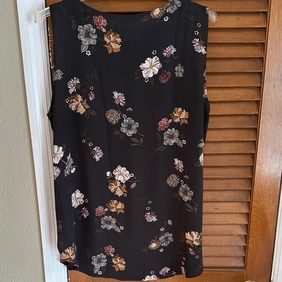 LOFT Black Floral Sleeveless Blouse - Picture 5 of 6